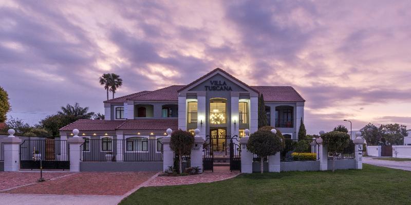 Villa Tuscana By Mantis Port Elizabeth Exteriör bild